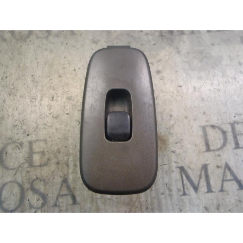 Recambio de mando elevalunas trasero izquierdo para lexus is200 (gxe10) 2.0 referencia OEM IAM 8403053010C0  