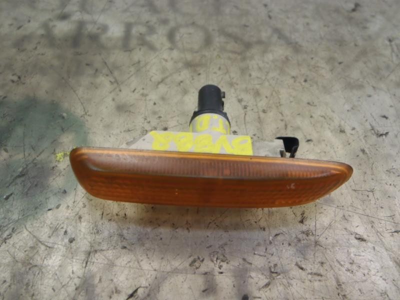 Recambio de piloto lateral derecho para bmw serie 3 berlina (e46) 318i referencia OEM IAM 63138370720  