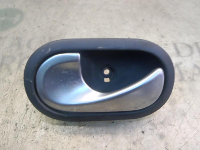 Recambio de maneta interior trasera izquierda para renault scenic ii 1.9 dci diesel referencia OEM IAM   
