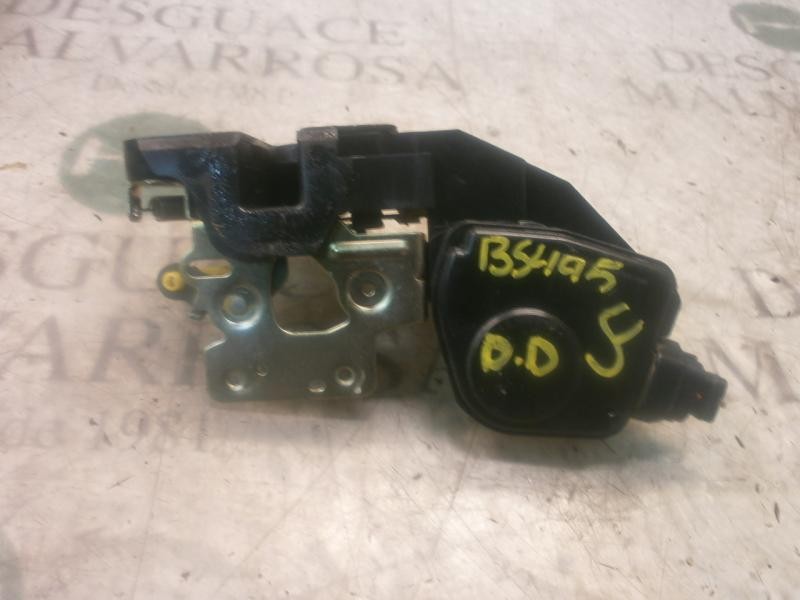 Recambio de cerradura puerta delantera derecha para kia opirus ex referencia OEM IAM 813203F000  