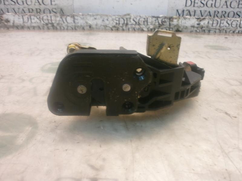 Recambio de cerradura puerta delantera derecha para kia opirus ex referencia OEM IAM 813203F000  