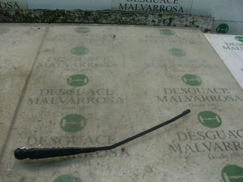 Recambio de brazo limpia delantero derecho para nissan kubistar (x76) premium (l1) referencia OEM IAM   