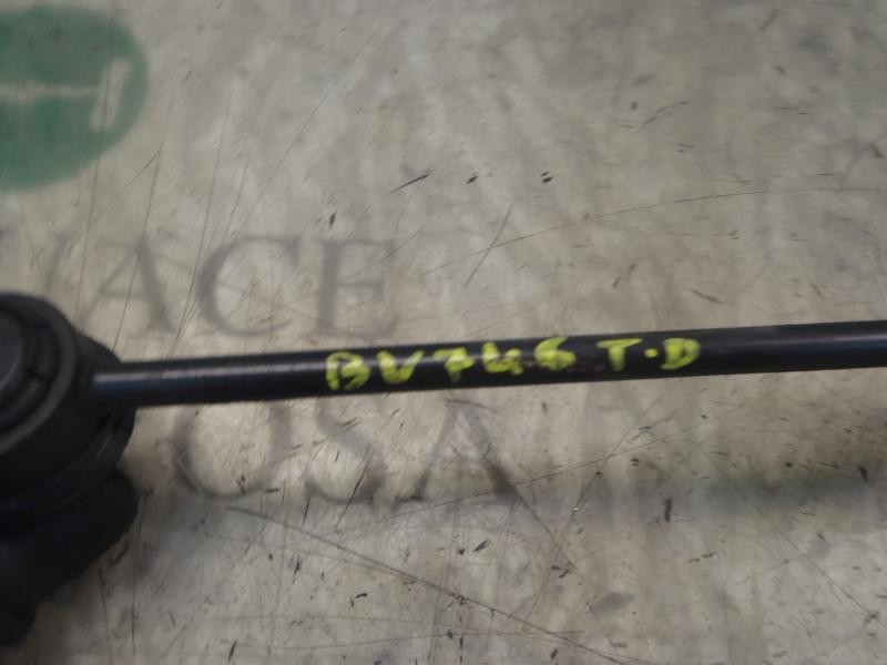 Recambio de tirante trasero derecho para kia carens (un) emotion referencia OEM IAM 555101D000  