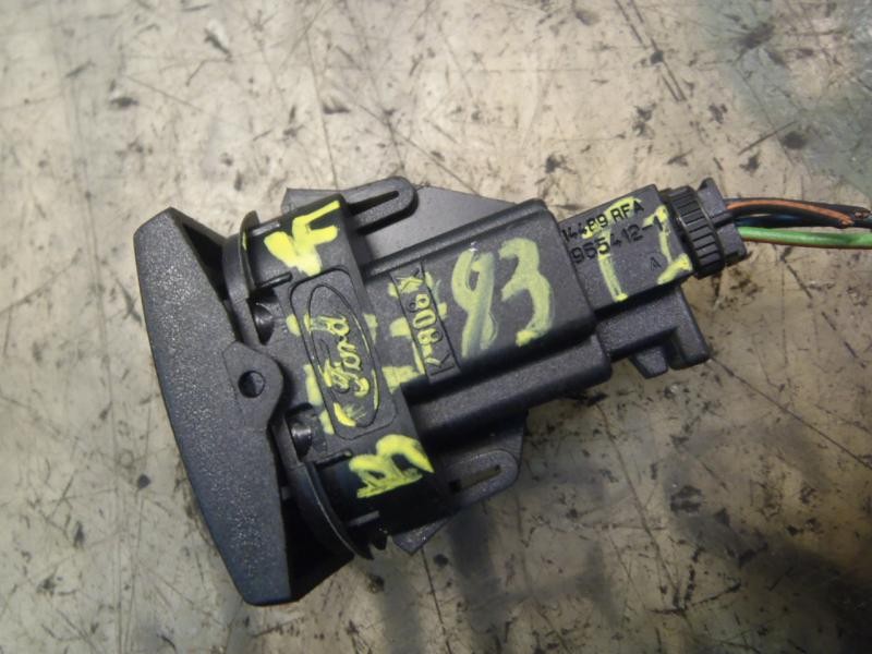 Recambio de mando elevalunas trasero izquierdo para ford mondeo berlina (ge) ambiente referencia OEM IAM   