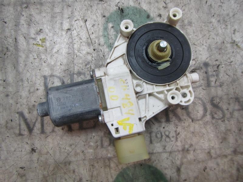 Recambio de motor elevalunas delantero derecho para bmw serie 1 berlina (e81/e87) 120d referencia OEM IAM 67626927028 013822227 