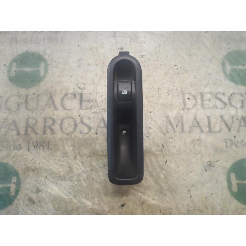 Recambio de mando elevalunas trasero derecho para renault megane ii classic berlina dynamique referencia OEM IAM   