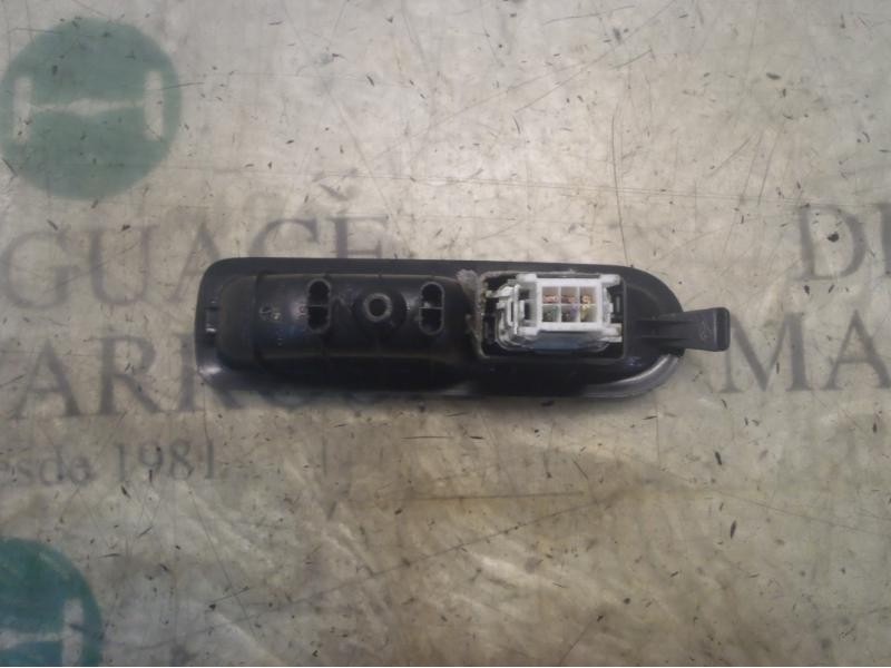 Recambio de mando elevalunas trasero derecho para renault megane ii classic berlina dynamique referencia OEM IAM   