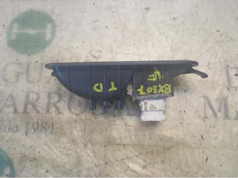 Recambio de mando elevalunas trasero derecho para renault megane ii classic berlina dynamique referencia OEM IAM   