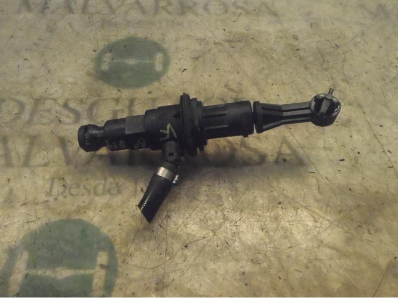 Recambio de bomba embrague para renault megane iii coupe gt referencia OEM IAM 306100030R  