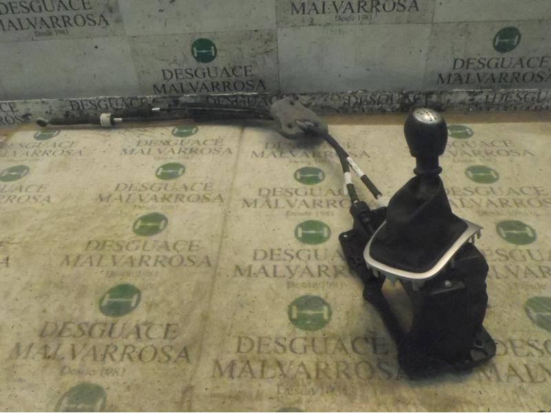 Recambio de palanca cambio para renault megane iii coupe gt referencia OEM IAM 8200779046  