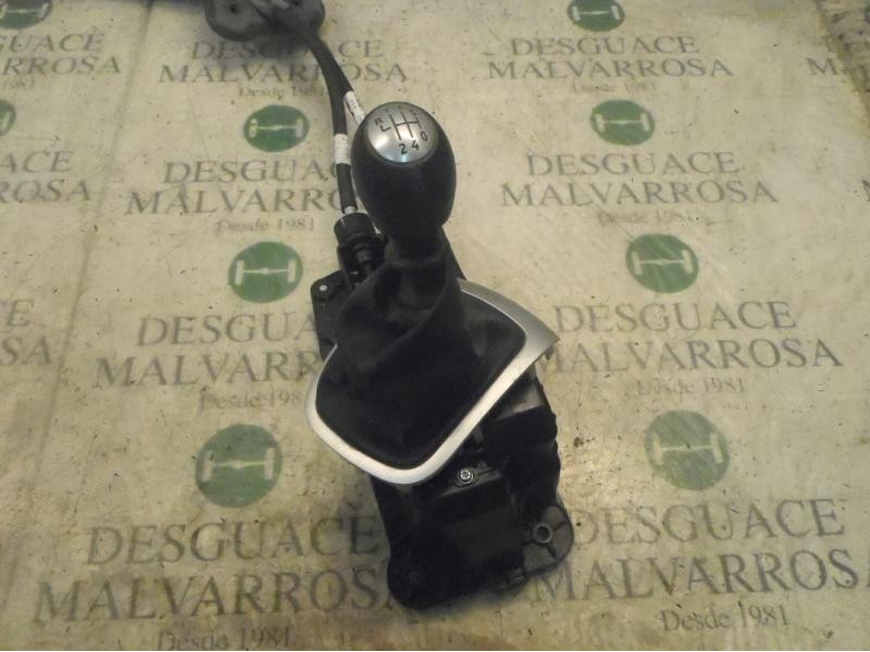 Recambio de palanca cambio para renault megane iii coupe gt referencia OEM IAM 8200779046  