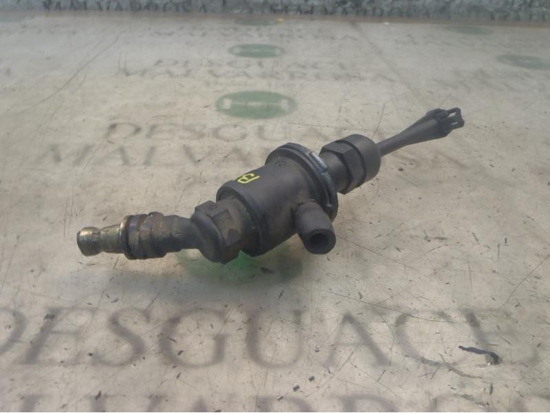 Recambio de bomba embrague para renault megane ii classic berlina dynamique referencia OEM IAM   