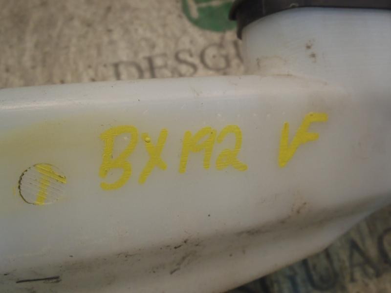 Recambio de deposito limpia para dacia sandero ambiance referencia OEM IAM 6001548140  