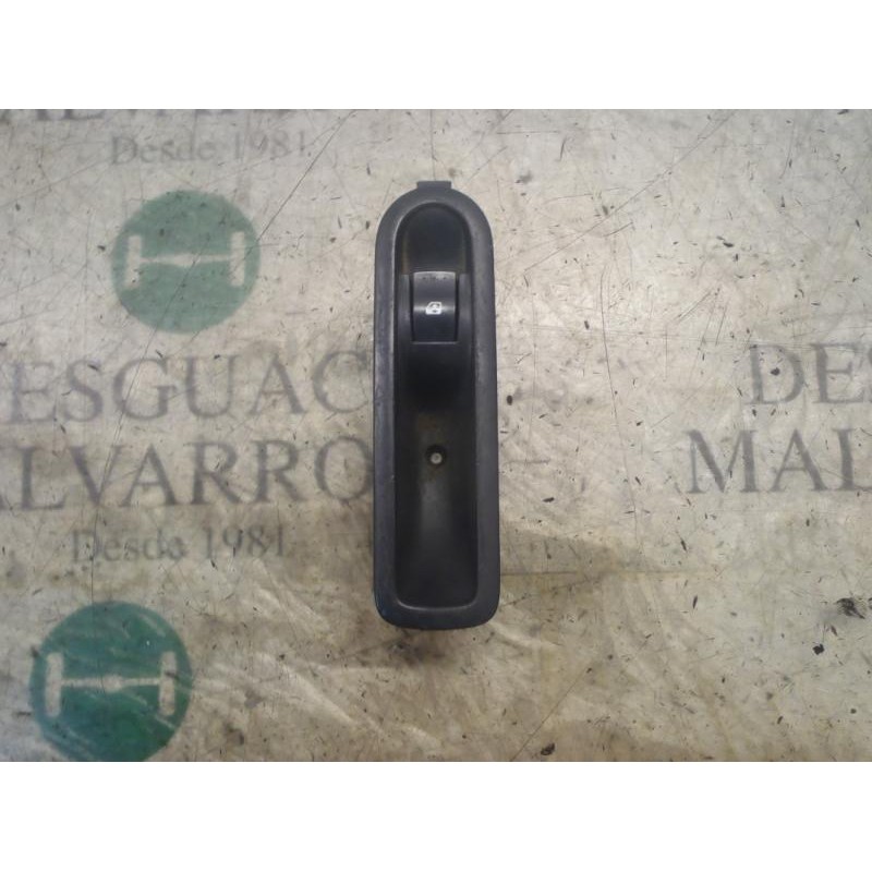 Recambio de mando elevalunas trasero derecho para renault scenic ii authentique referencia OEM IAM   