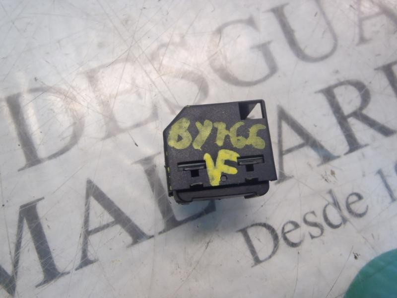 Recambio de mando elevalunas trasero izquierdo para volkswagen golf iv berlina (1j1) conceptline referencia OEM IAM   