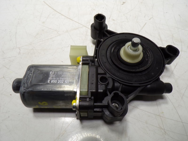 Recambio de motor elevalunas delantero izquierdo para seat leon sportstourer (kl8) style referencia OEM IAM 5Q0959801C 5Q0959801