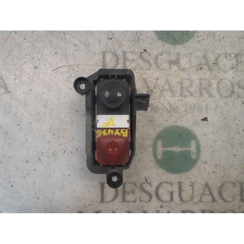 Recambio de warning para renault scenic ii confort authentique referencia OEM IAM 8200107808 8200107808 88040003