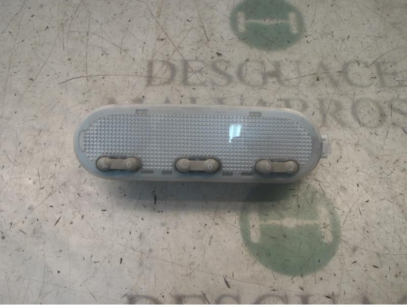 Recambio de piloto interior para renault scenic ii confort authentique referencia OEM IAM 8200073234  