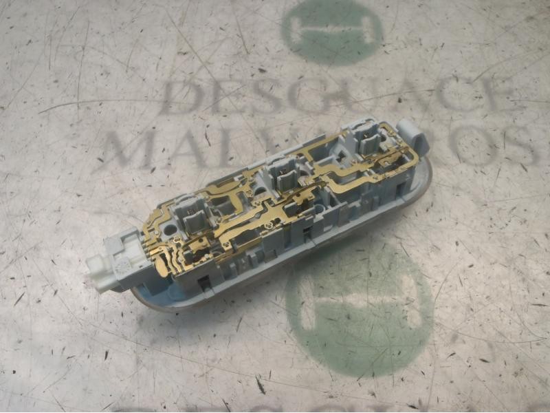 Recambio de piloto interior para renault scenic ii confort authentique referencia OEM IAM 8200073234  