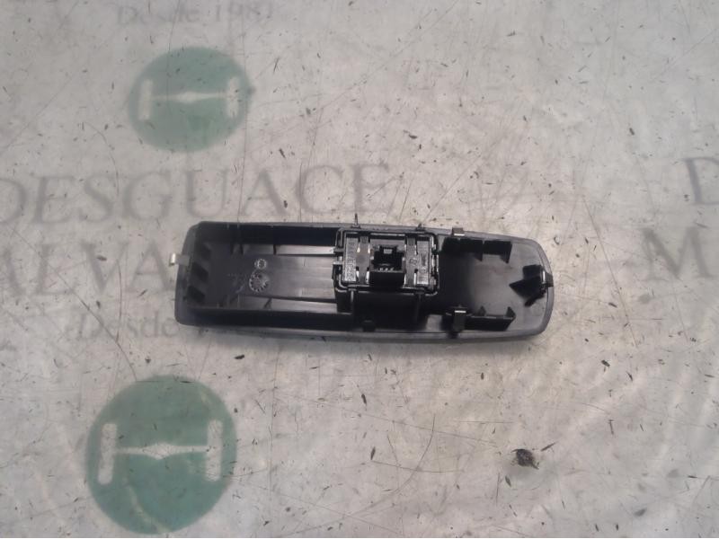 Recambio de mando elevalunas delantero derecho para renault megane iii berlina 5 p expression referencia OEM IAM   