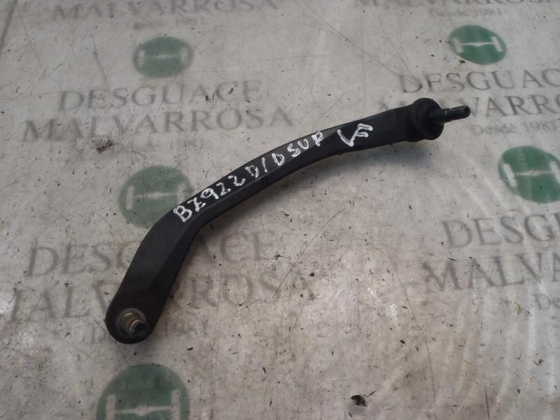 Recambio de brazo suspension superior delantero derecho para nissan primera berlina (p12) acenta referencia OEM IAM   