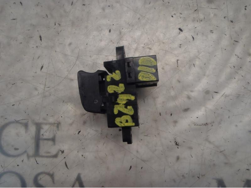 Recambio de mando elevalunas delantero derecho para nissan primera berlina (p12) acenta referencia OEM IAM   