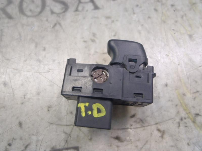 Recambio de mando elevalunas trasero derecho para volvo s60 berlina 2.4 d referencia OEM IAM 30658696 8685288 