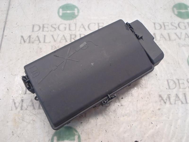 Recambio de caja reles / fusibles para opel insignia sports tourer selective referencia OEM IAM 22953004 13345496 