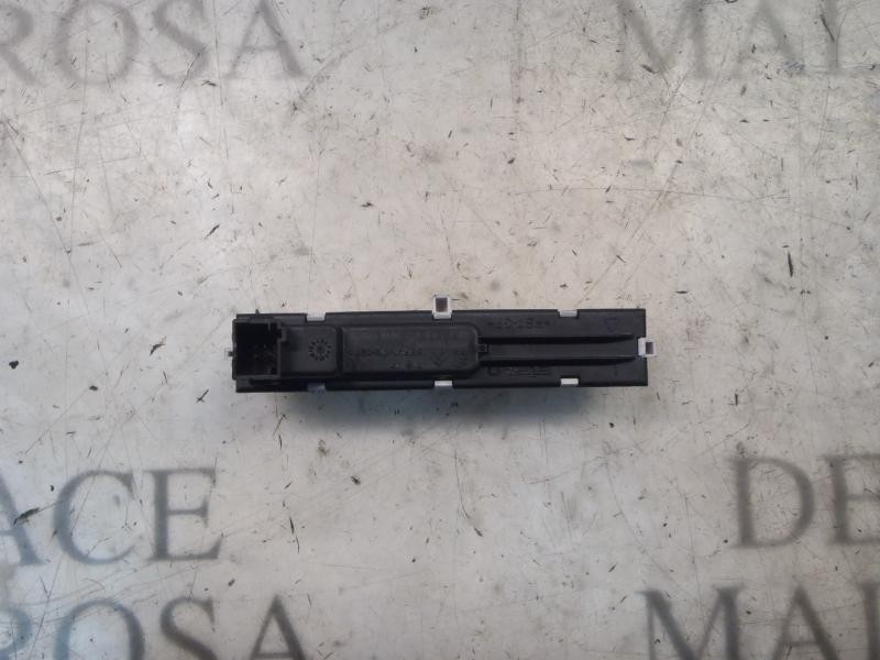 Recambio de pantalla multifuncion para peugeot 207 1.4 hdi referencia OEM IAM   