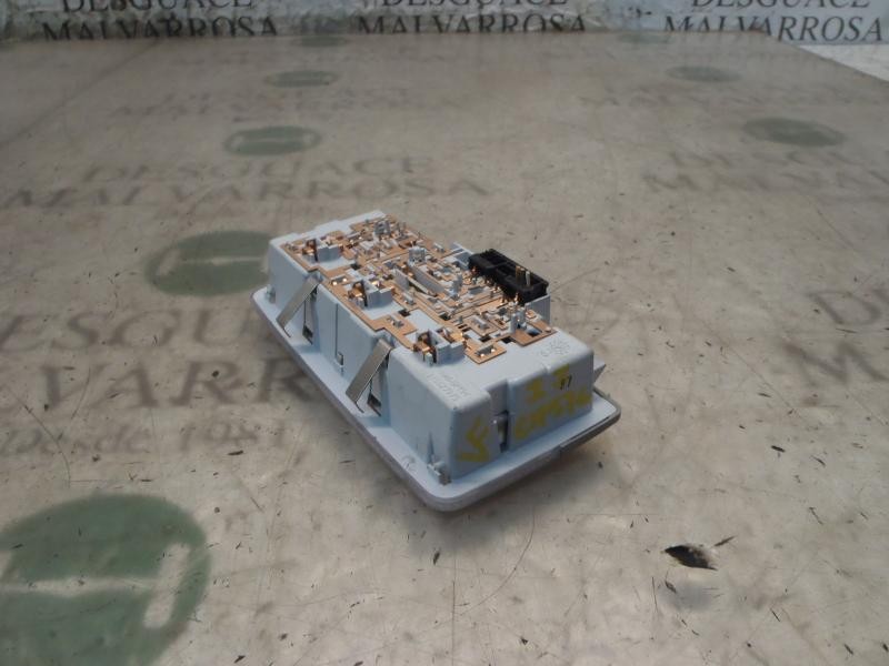 Recambio de piloto interior para opel insignia sports tourer selective referencia OEM IAM 22774326  