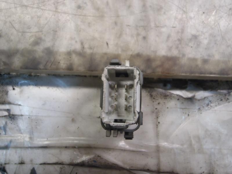 Recambio de mando elevalunas trasero izquierdo para renault megane ii familiar dynamique luxe referencia OEM IAM   