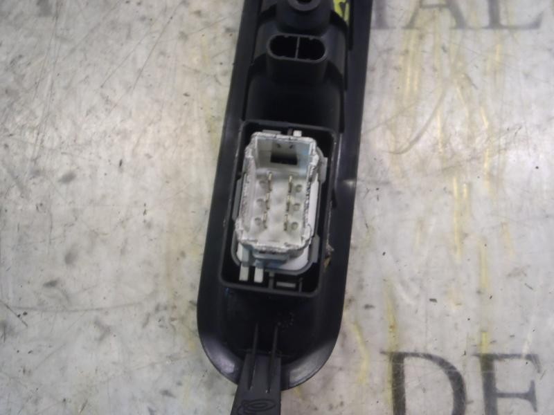 Recambio de mando elevalunas trasero derecho para renault megane ii familiar dynamique luxe referencia OEM IAM   