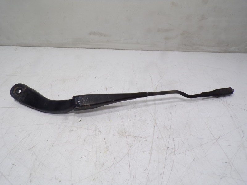 Recambio de brazo limpia delantero izquierdo para bmw serie 1 lim. (f20) 2.0 turbodiesel referencia OEM IAM 61619465042  