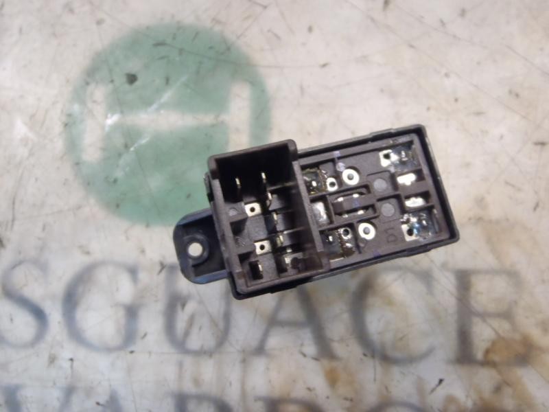 Recambio de mando elevalunas trasero derecho para kia rio 1.6 emotion referencia OEM IAM 935811G000 935811G000 