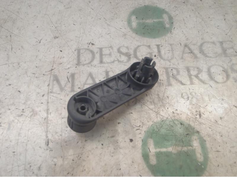 Recambio de maneta elevalunas trasera izquierda para renault clio iii authentique referencia OEM IAM 8200030794  