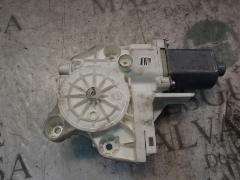 Recambio de motor elevalunas delantero derecho para ford focus berlina (cap) sport referencia OEM IAM   