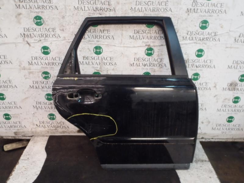 Recambio de puerta trasera derecha para volvo v50 familiar 2.0 d kinetic referencia OEM IAM 31335444  