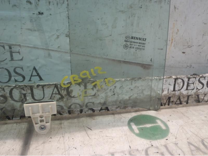 Recambio de cristal puerta trasero derecho para renault megane iii sport tourer dynamique referencia OEM IAM 823000026R  