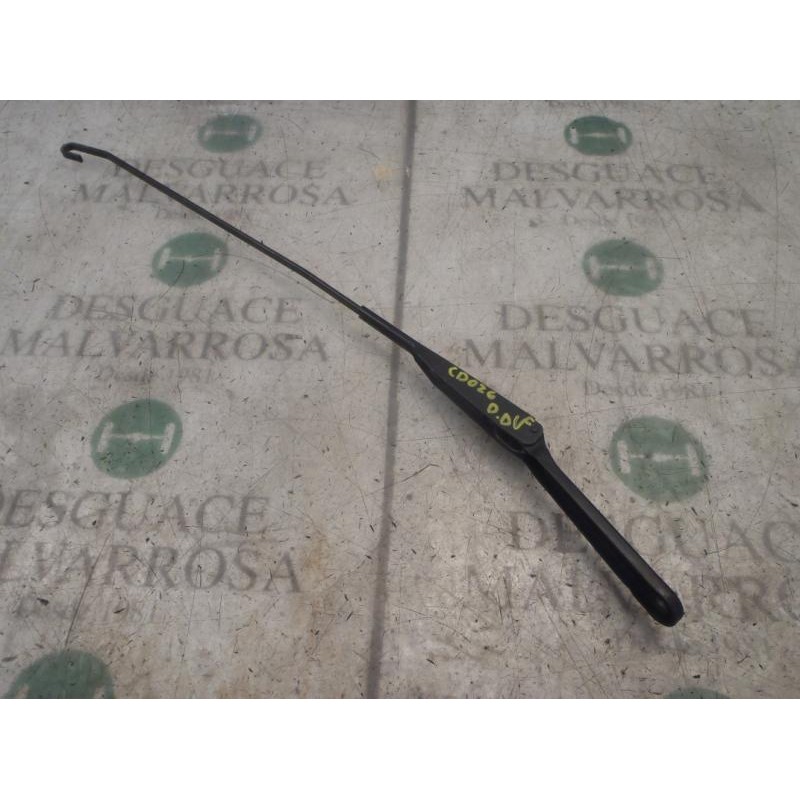 Recambio de brazo limpia delantero derecho para nissan primastar (x..) avantour l1h1 2,7 t / 7-sitzer referencia OEM IAM   