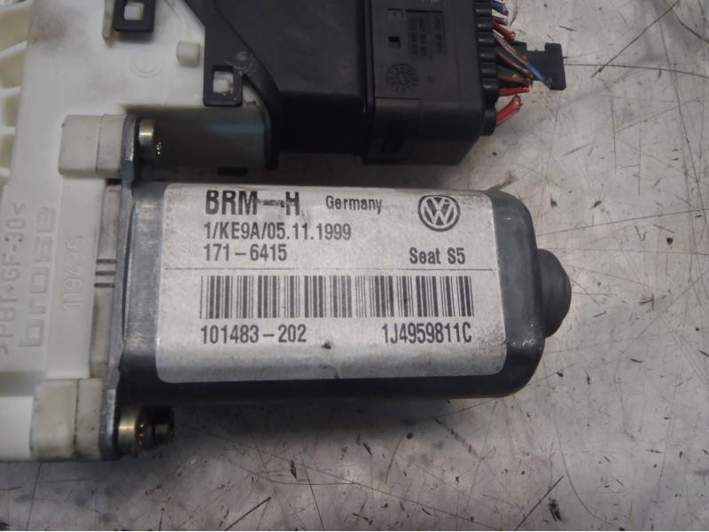 Recambio de motor elevalunas trasero izquierdo para seat leon (1m1) signo referencia OEM IAM   