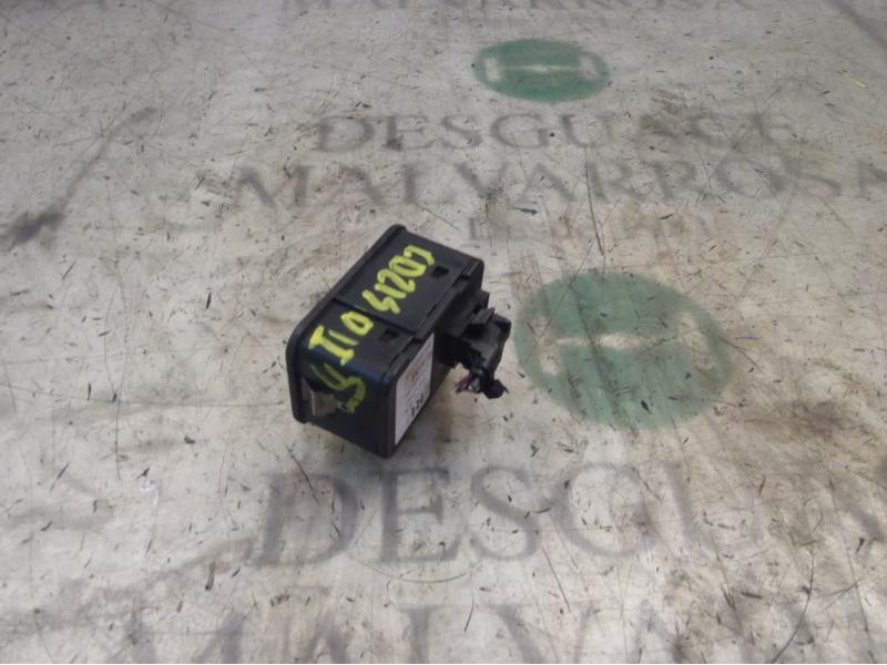 Recambio de mando elevalunas delantero izquierdo para opel meriva cosmo referencia OEM IAM   