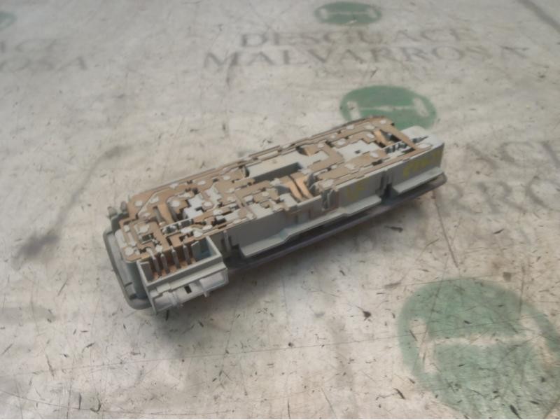 Recambio de piloto interior para nissan cabstar 2.5 d f24.25.35.13 referencia OEM IAM   