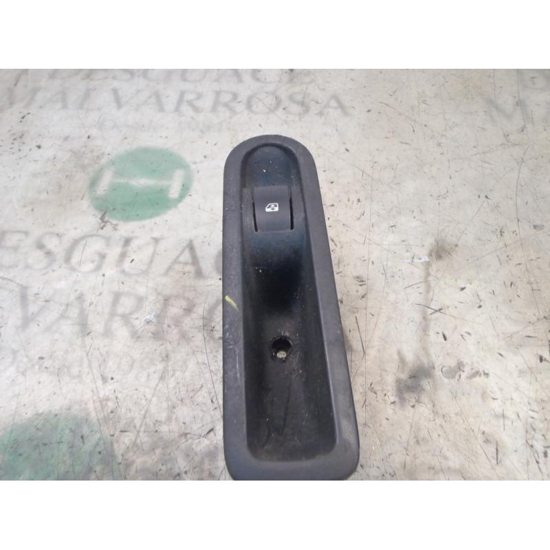 Recambio de mando elevalunas trasero izquierdo para renault scenic ii confort authentique referencia OEM IAM   