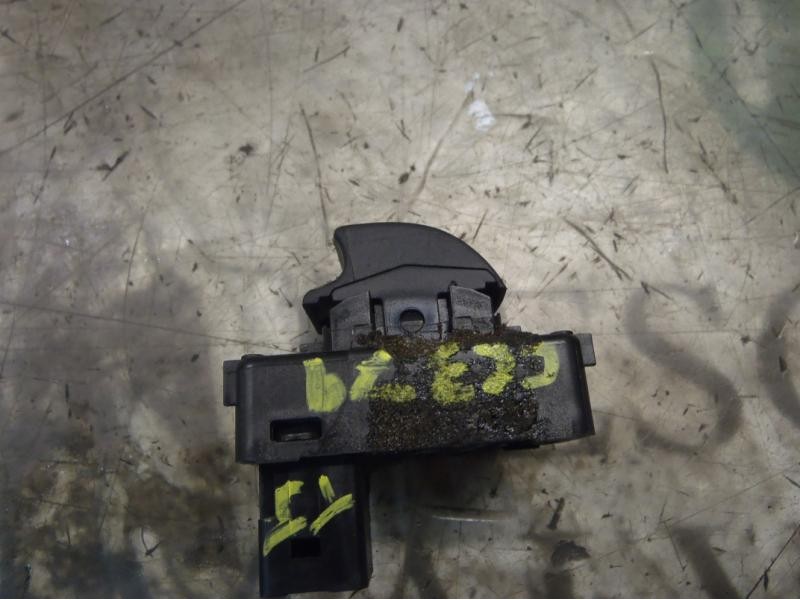 Recambio de mando elevalunas trasero izquierdo para citroën c4 berlina sx referencia OEM IAM   