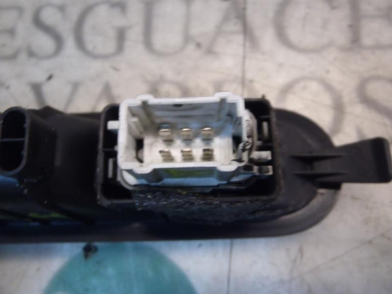 Recambio de mando elevalunas trasero derecho para renault scenic ii confort authentique referencia OEM IAM   