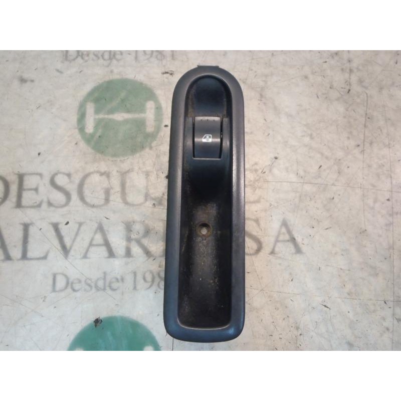 Recambio de mando elevalunas trasero izquierdo para renault scenic ii confort authentique referencia OEM IAM   