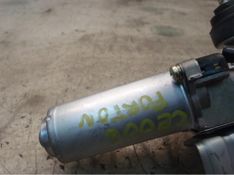 Recambio de motor limpia trasero para kia carnival ii 2.9 cdri ex referencia OEM IAM   