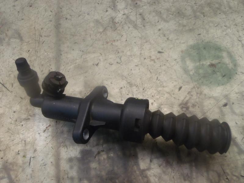 Recambio de bombin embrague para peugeot 308 confort referencia OEM IAM 218295  