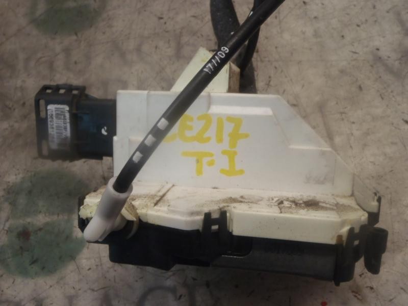 Recambio de cerradura puerta trasera izquierda para peugeot 308 confort referencia OEM IAM 9800617380  