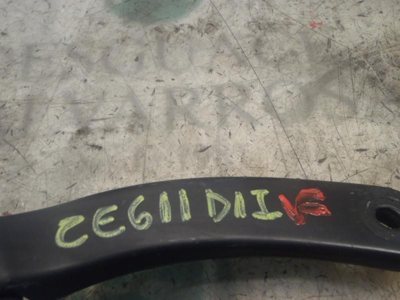 Recambio de brazo limpia delantero izquierdo para renault scenic ii confort dynamique referencia OEM IAM   